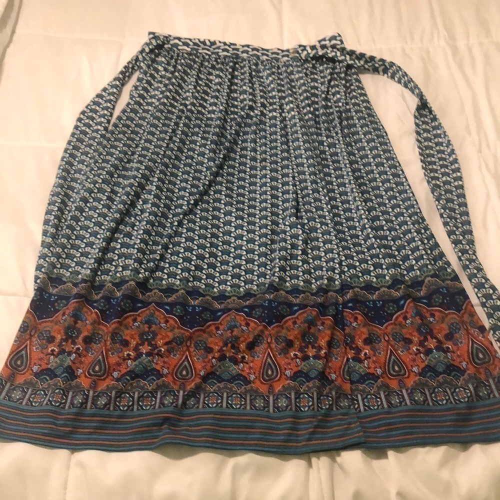 Oleg Cassini adjustable skirt w designs and adjustable belt fit different sizes